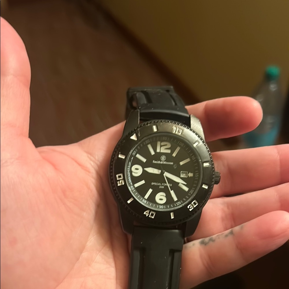 SMITH Black Sporty Watch with Minimalist Design